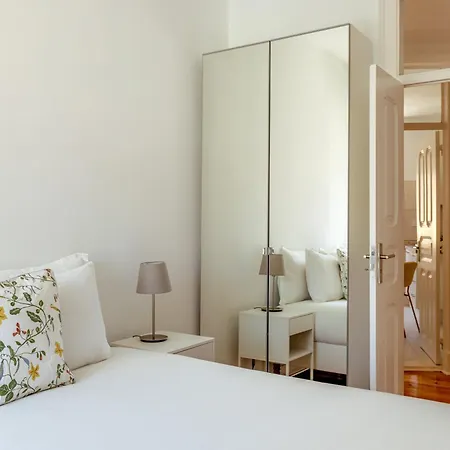 Апартаменты Large Family Apartment, Лиссабон