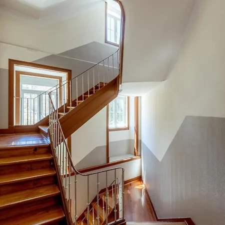 Large Family Apartment, Лиссабон